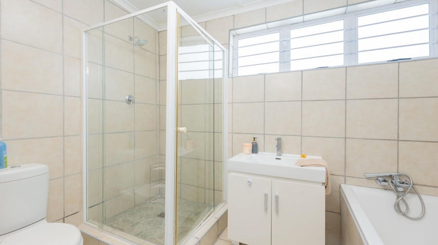 6 Bedroom Property for Sale in Struisbaai Western Cape